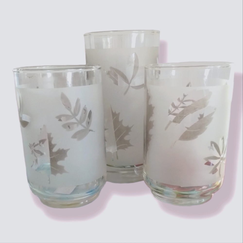 Set of 3 vintage Libbey frosted leaves drinking glasses.